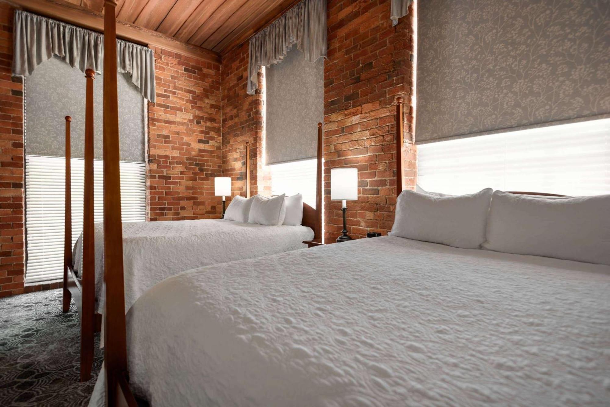 The Historic Brookstown Inn, Trademark Collection By Wyndham Уинстън-Сейлъм Екстериор снимка