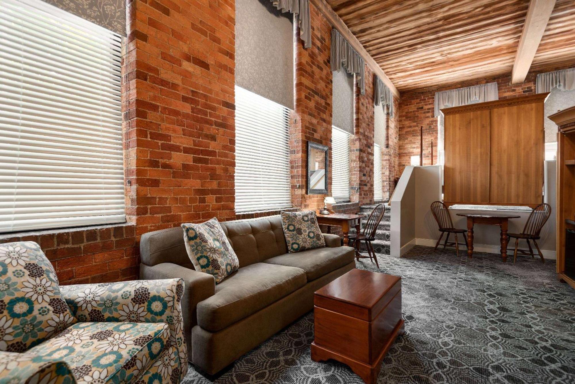 The Historic Brookstown Inn, Trademark Collection By Wyndham Уинстън-Сейлъм Екстериор снимка