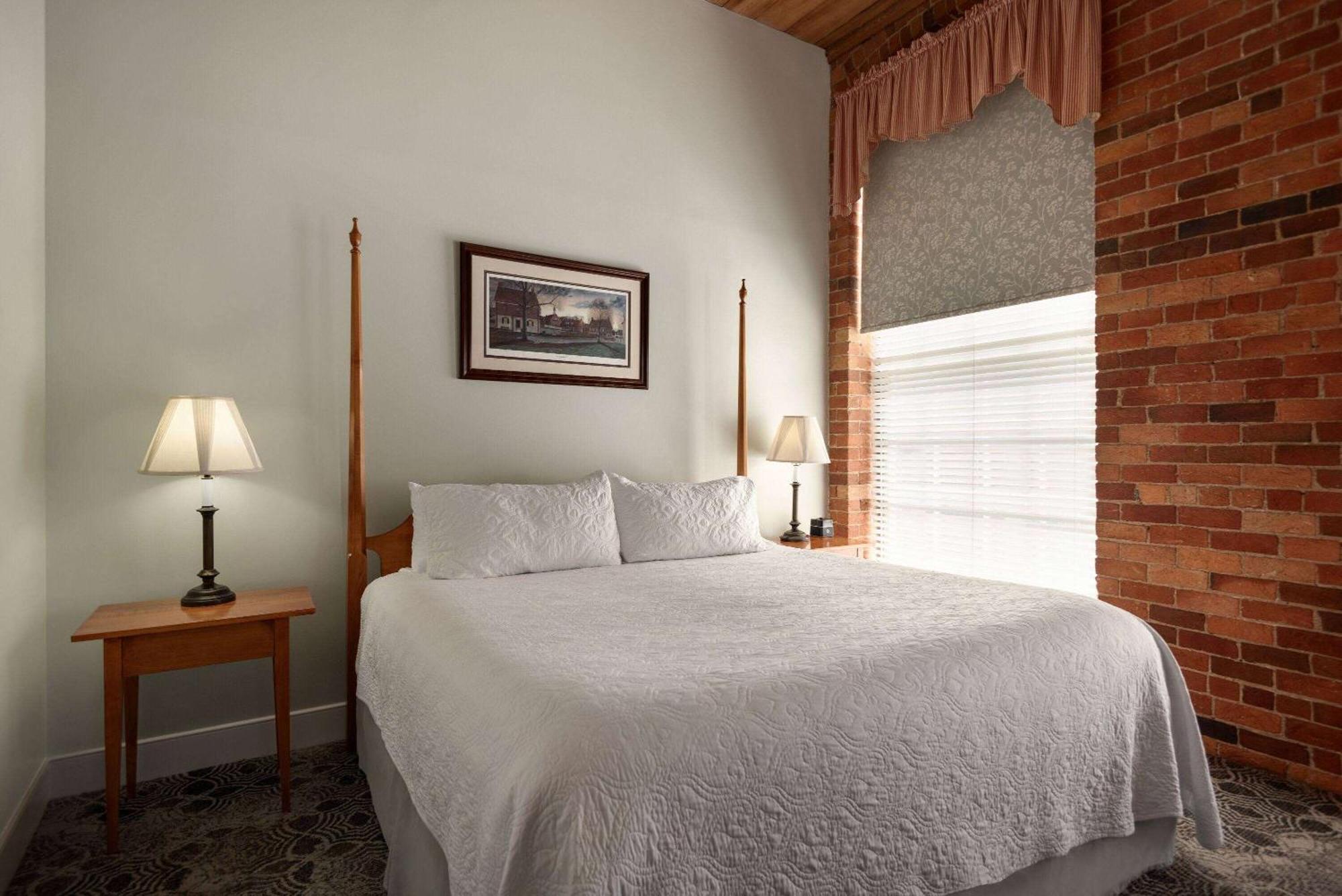The Historic Brookstown Inn, Trademark Collection By Wyndham Уинстън-Сейлъм Екстериор снимка