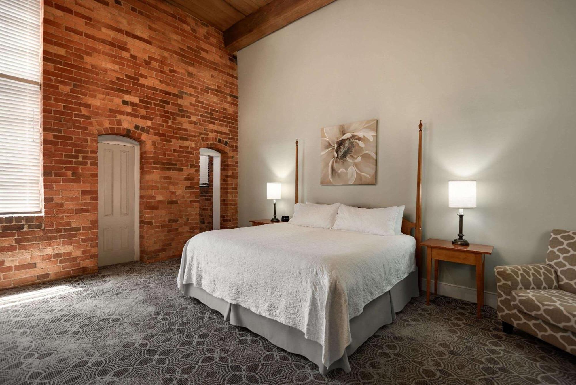 The Historic Brookstown Inn, Trademark Collection By Wyndham Уинстън-Сейлъм Екстериор снимка