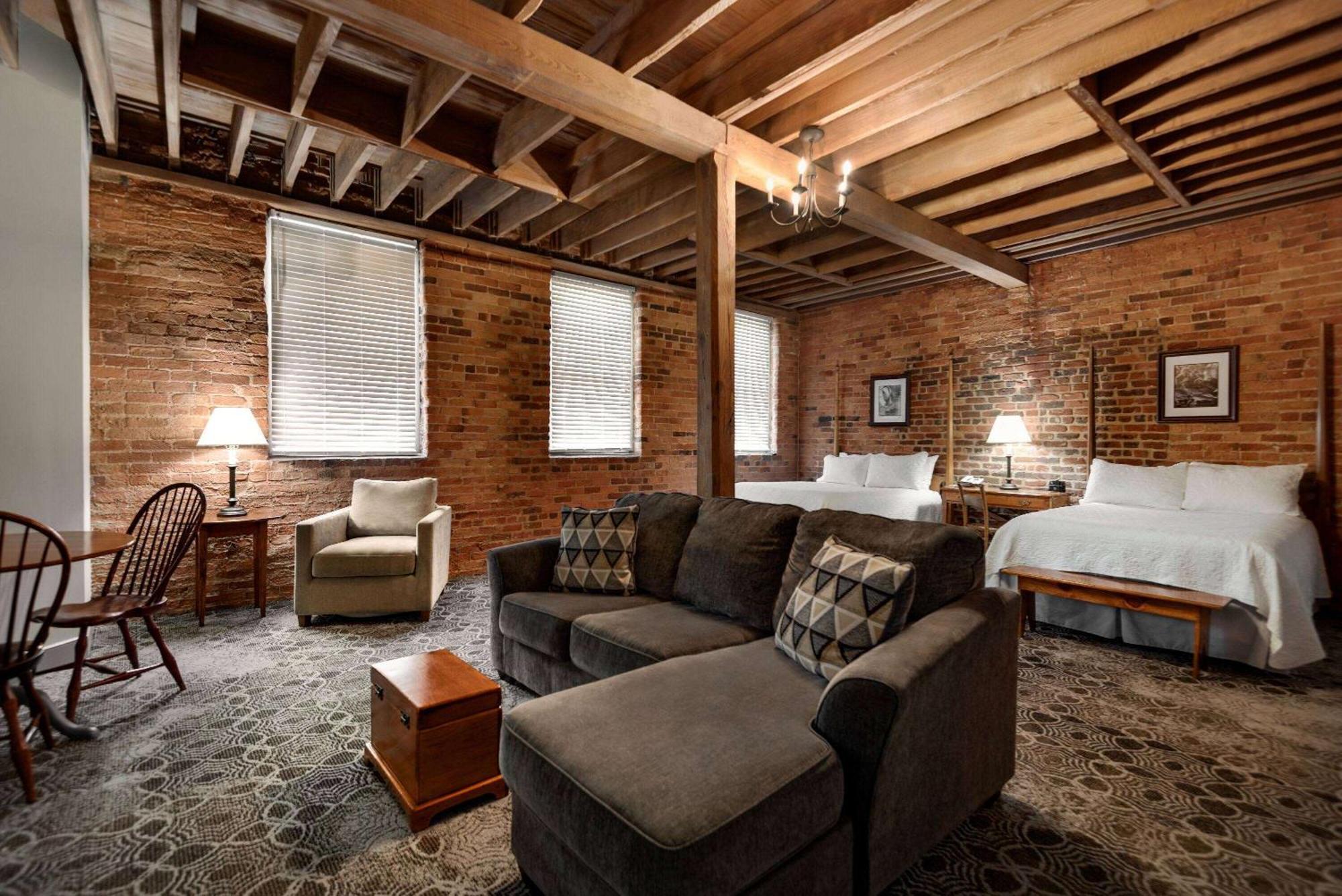 The Historic Brookstown Inn, Trademark Collection By Wyndham Уинстън-Сейлъм Екстериор снимка