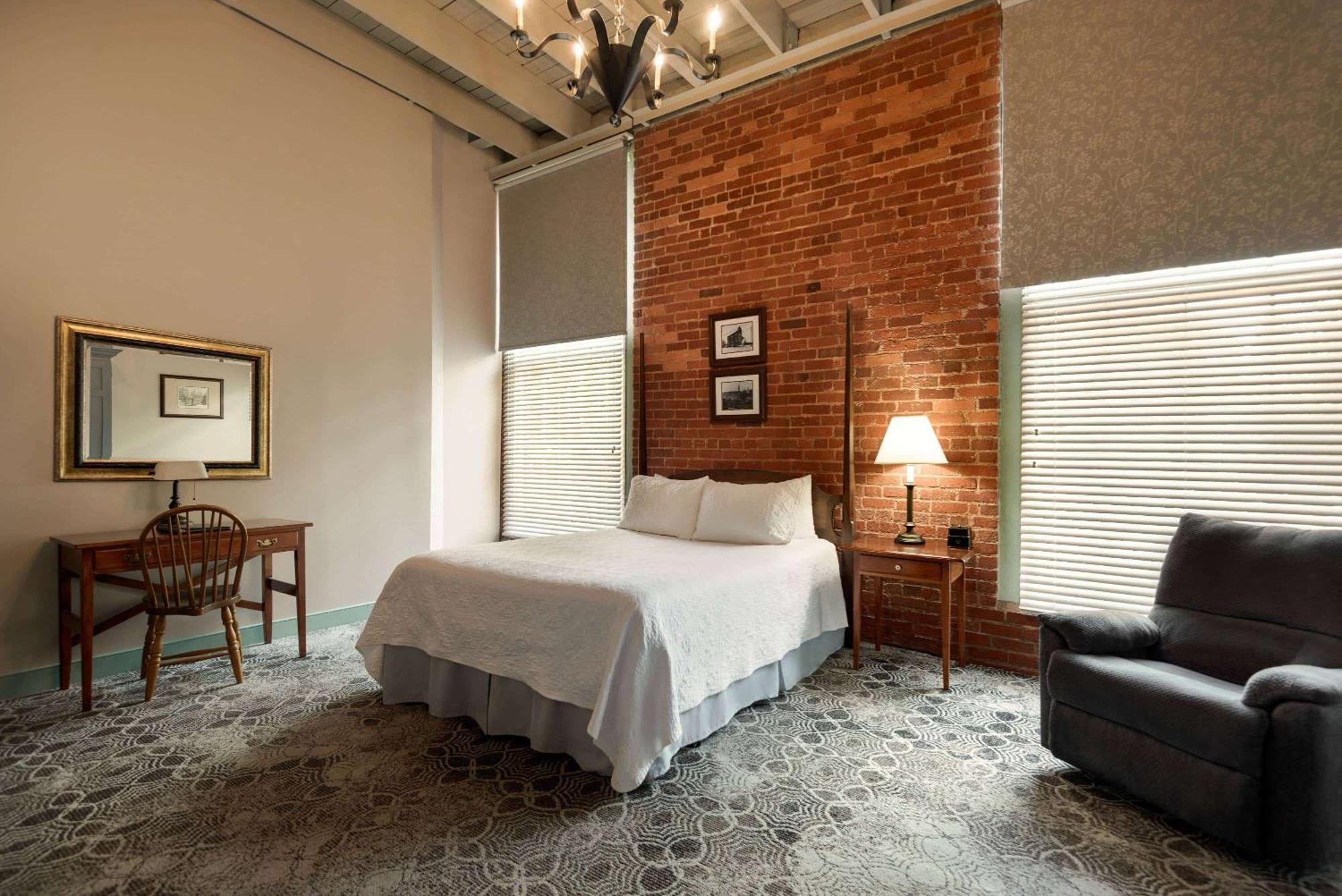 The Historic Brookstown Inn, Trademark Collection By Wyndham Уинстън-Сейлъм Екстериор снимка